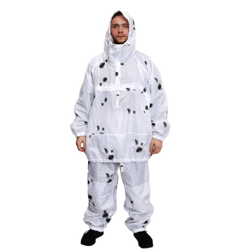 Зимовий маскувальний костюм з капюшоном і посиленими елементами Зимовий маскувальний костюм з капюшоном і посиленими елементами